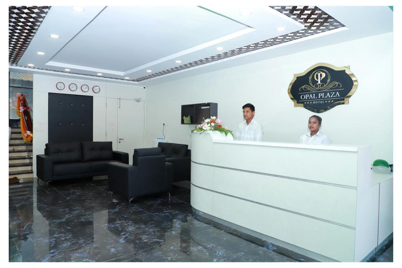 Hotel Opal Plaza Executive Waluj Buzurg Exterior foto