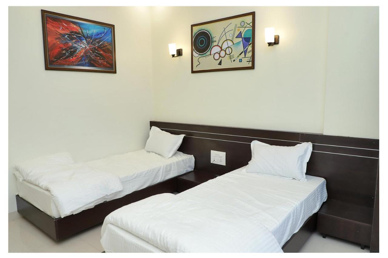 Hotel Opal Plaza Executive Waluj Buzurg Exterior foto