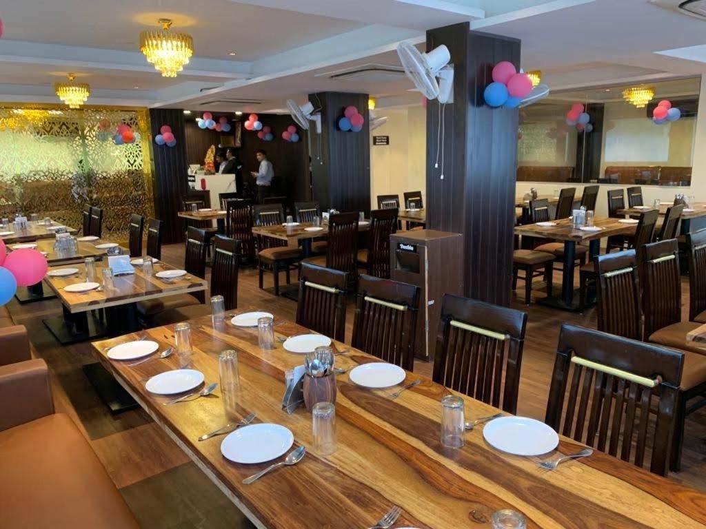 Hotel Opal Plaza Executive Waluj Buzurg Exterior foto