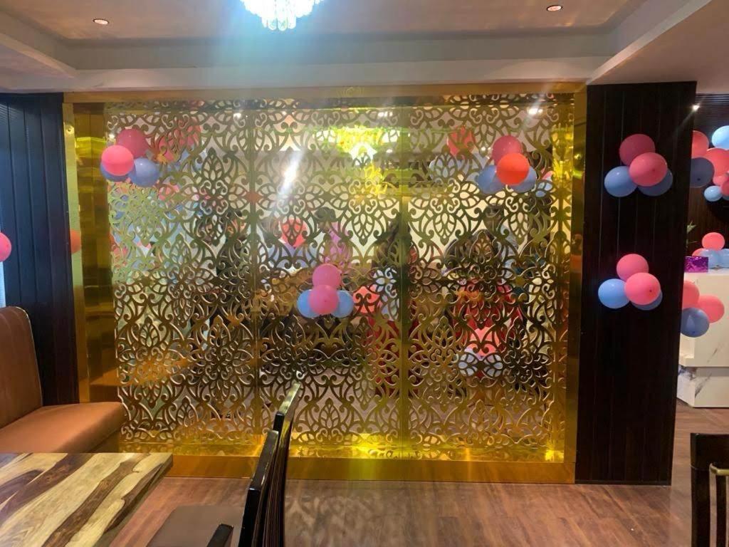 Hotel Opal Plaza Executive Waluj Buzurg Exterior foto