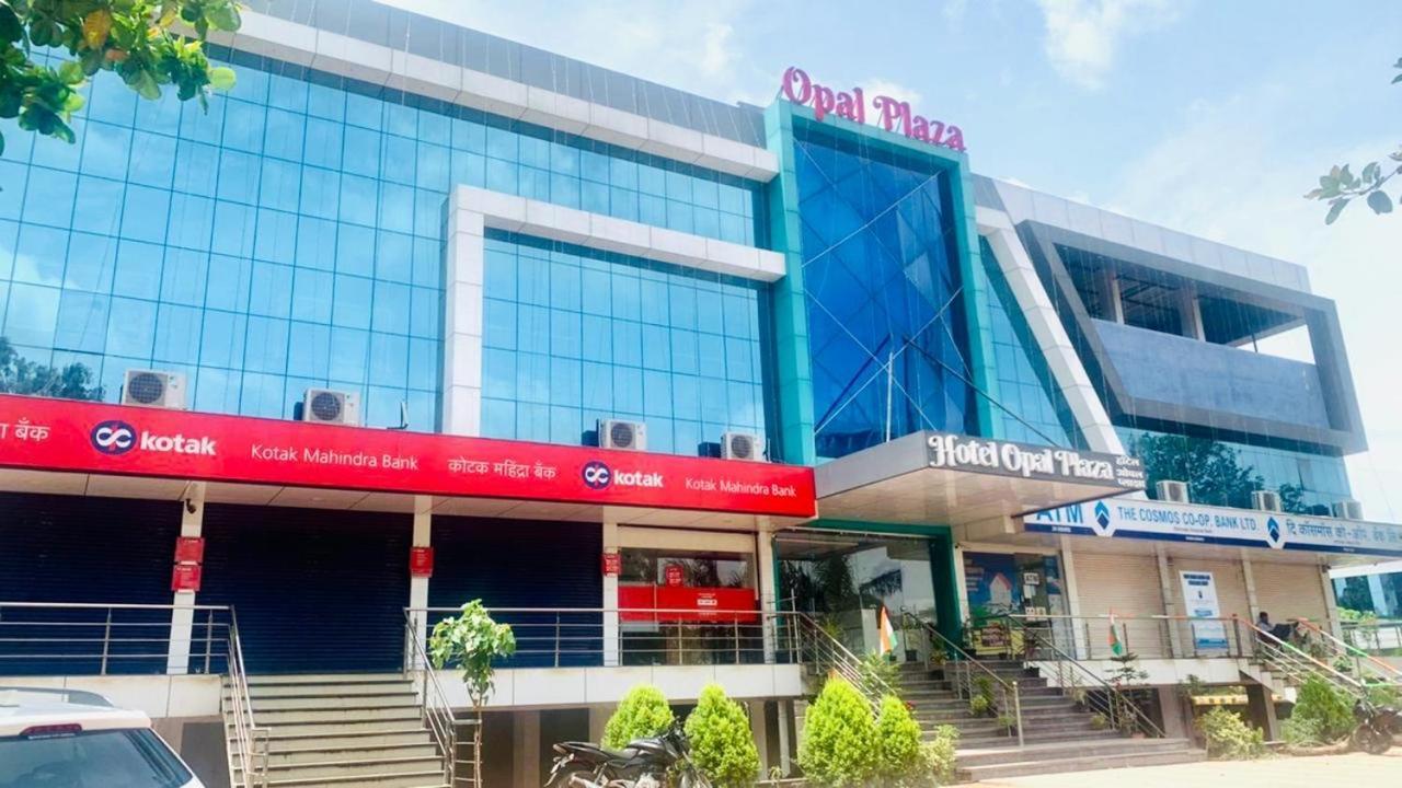 Hotel Opal Plaza Executive Waluj Buzurg Exterior foto